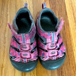 Keen water shoes, size 6 toddler